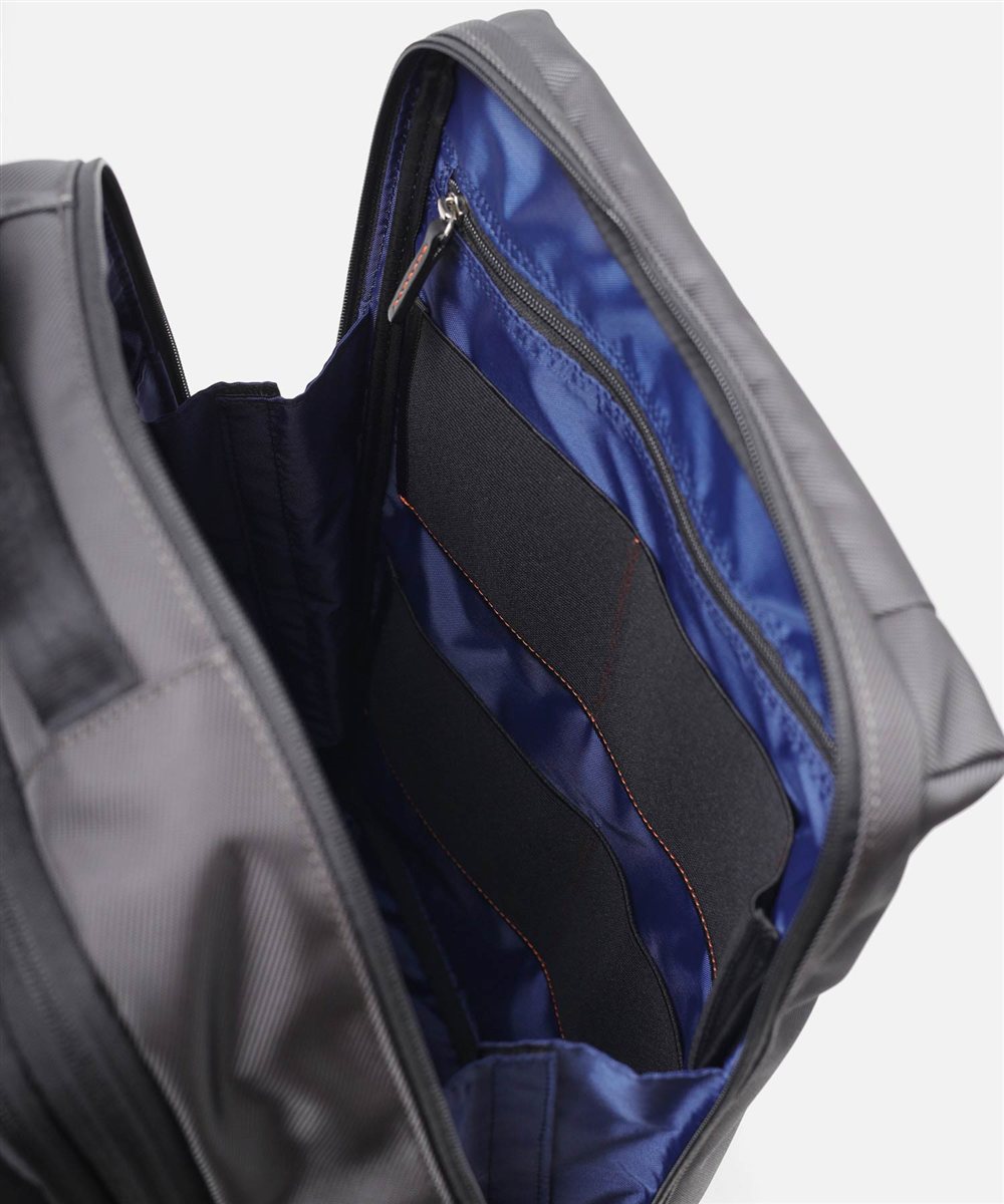 イズイット ラップトップII リュック B4 エキスパンダブル 2層【2025年秋 / TBS 金曜ドラマ使用商品】