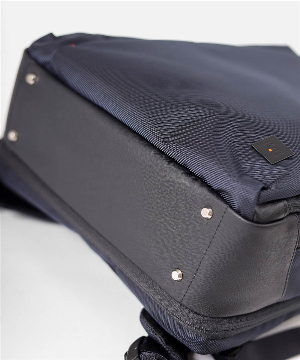 イズイット ラップトップII リュック B4 エキスパンダブル 2層【2025年秋 / TBS 金曜ドラマ使用商品】