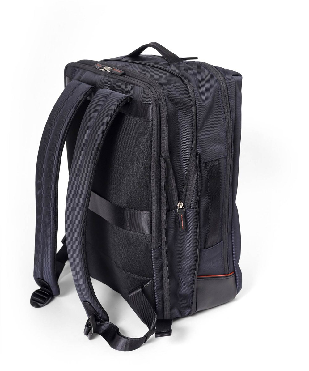 イズイット ラップトップII リュック B4 エキスパンダブル 2層【2025年秋 / TBS 金曜ドラマ使用商品】