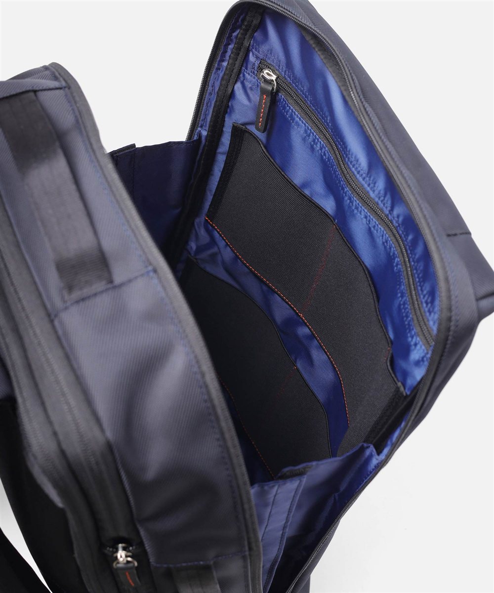 イズイット ラップトップII リュック B4 エキスパンダブル 2層【2025年秋 / TBS 金曜ドラマ使用商品】