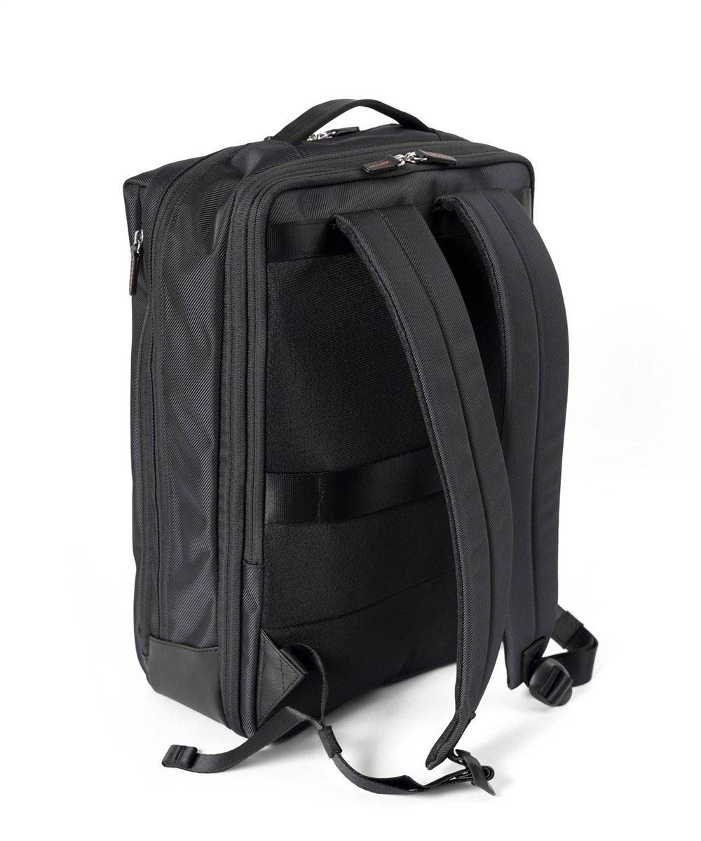 イズイット ラップトップII リュック B4 エキスパンダブル 2層【2025年秋 / TBS 金曜ドラマ使用商品】