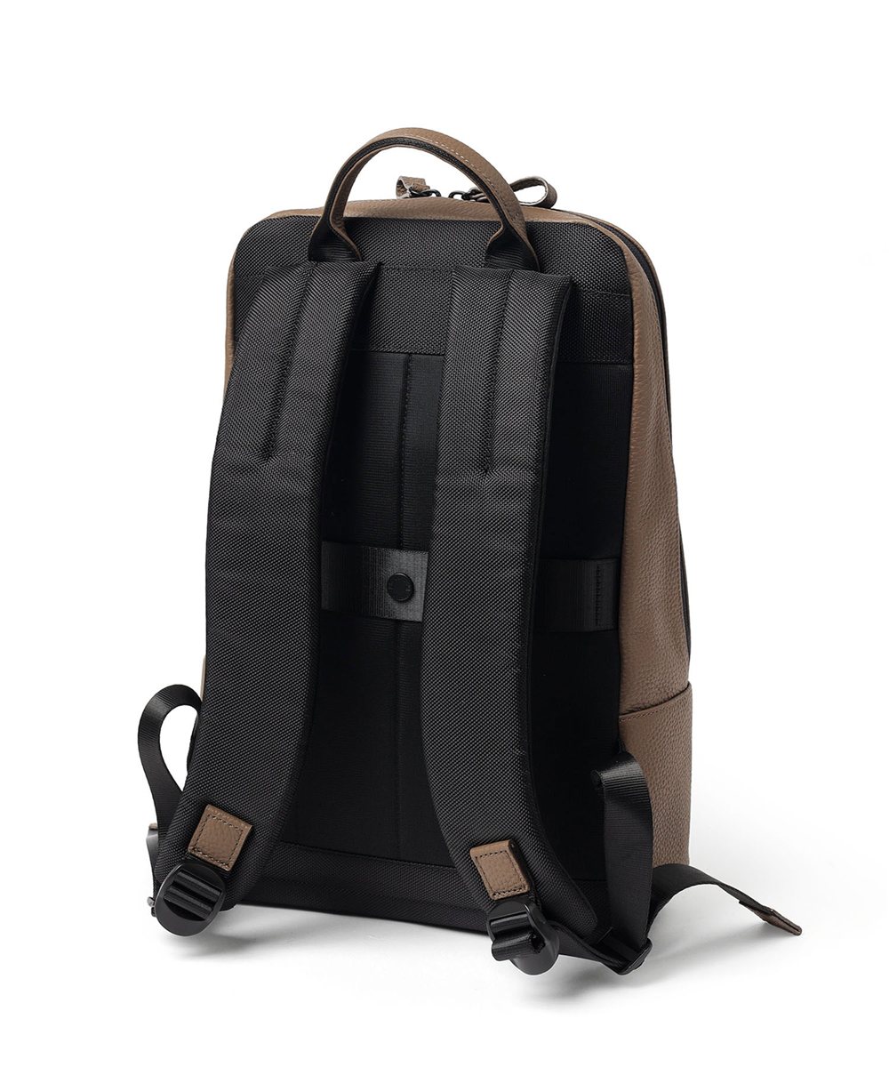 イズイット プロ ビジネスリュック A4 セットアップ対応 オーガナイザー付属