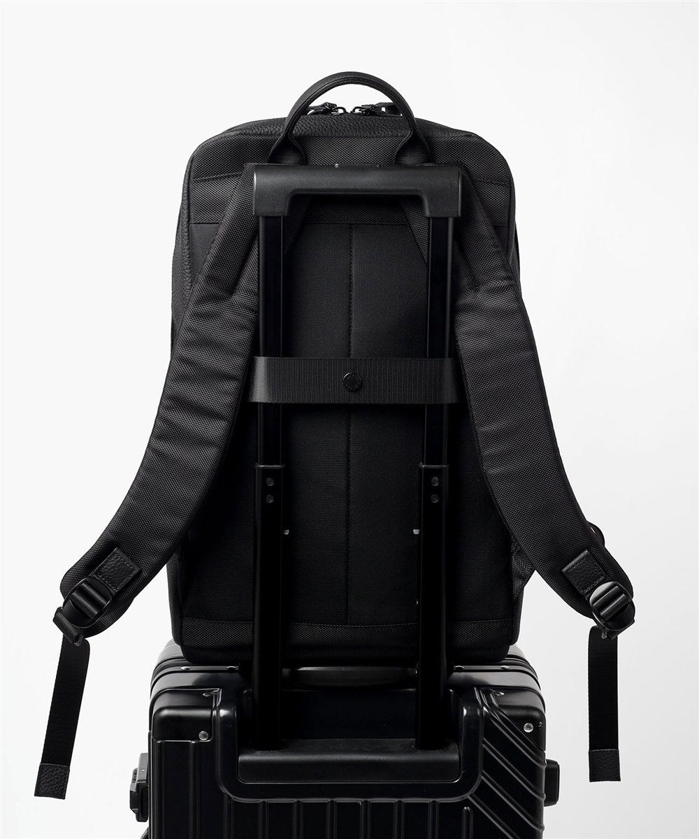 イズイット プロ ビジネスリュック B4 セットアップ対応 オーガナイザー付属