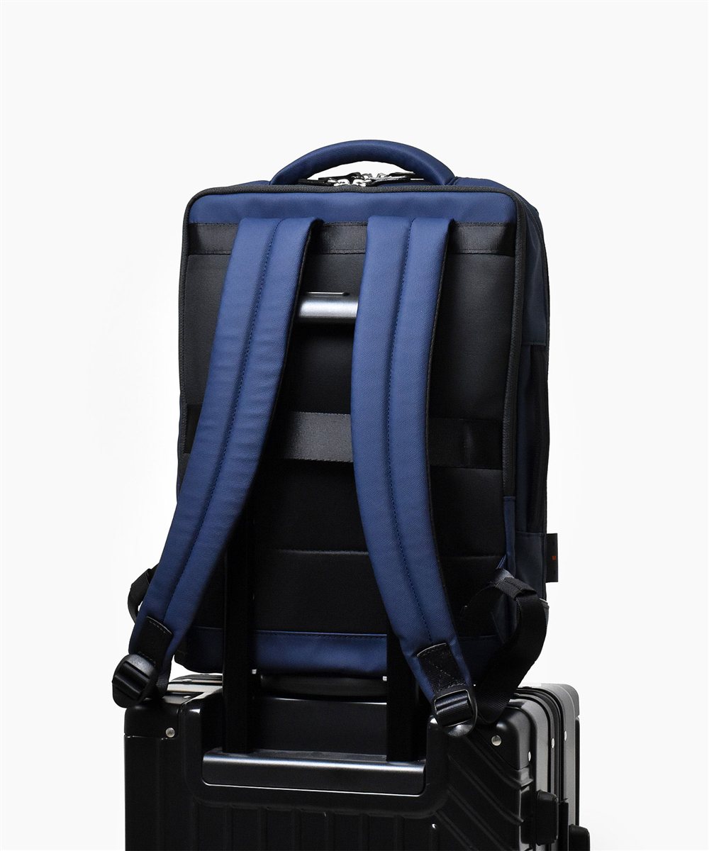 イズイット ラップトップコート ビジネスリュック A4 13インチPC対応 セットアップ対応 【2025年秋 / TBS火曜ドラマ使用商品】