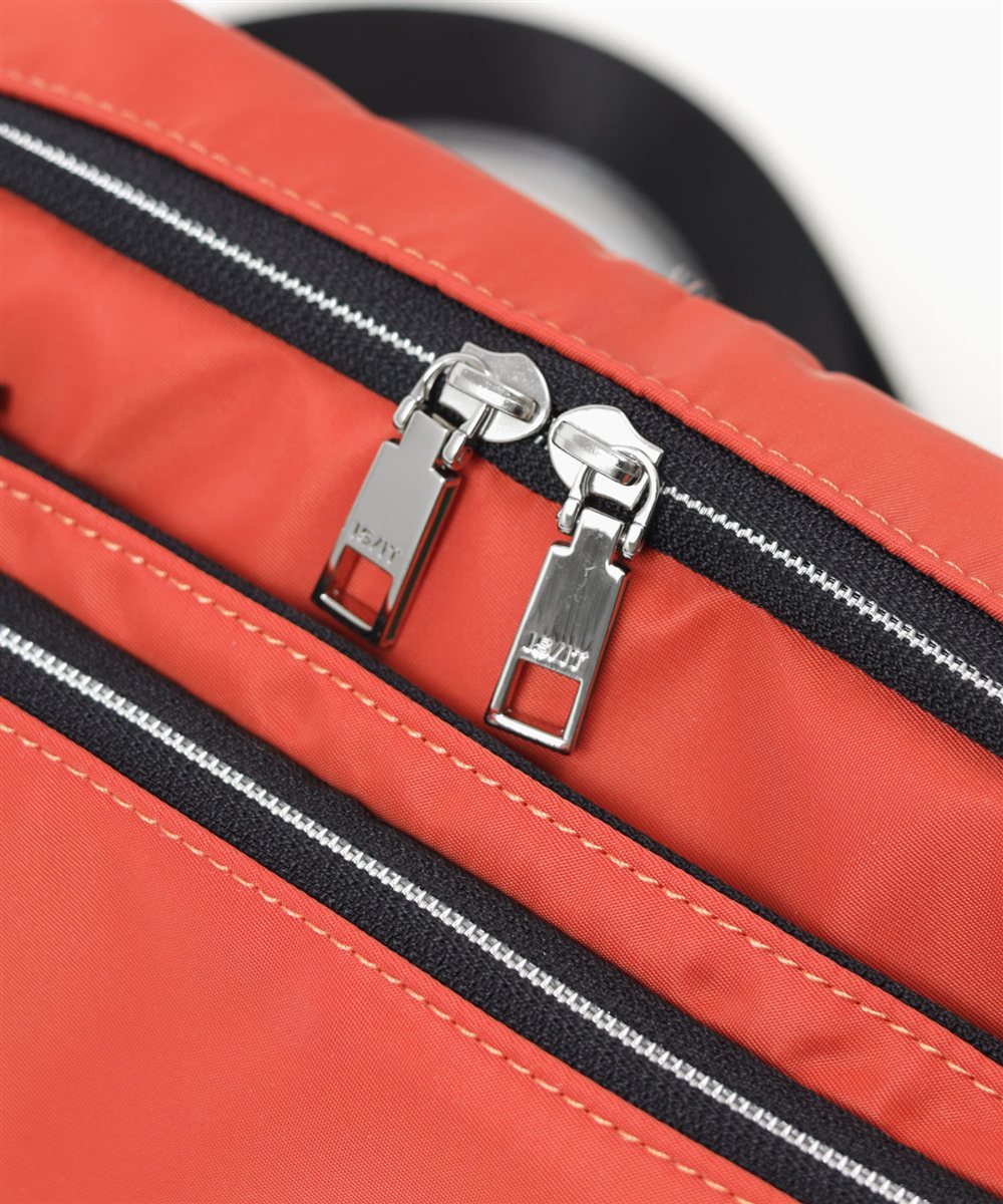 イズイット  フロント ミニショルダーバッグ