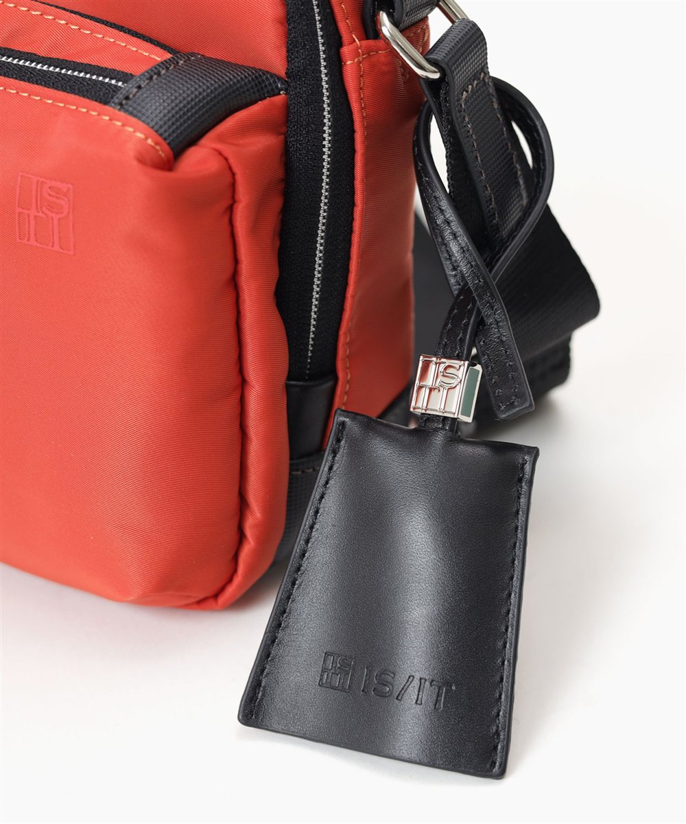 イズイット  フロント ミニショルダーバッグ