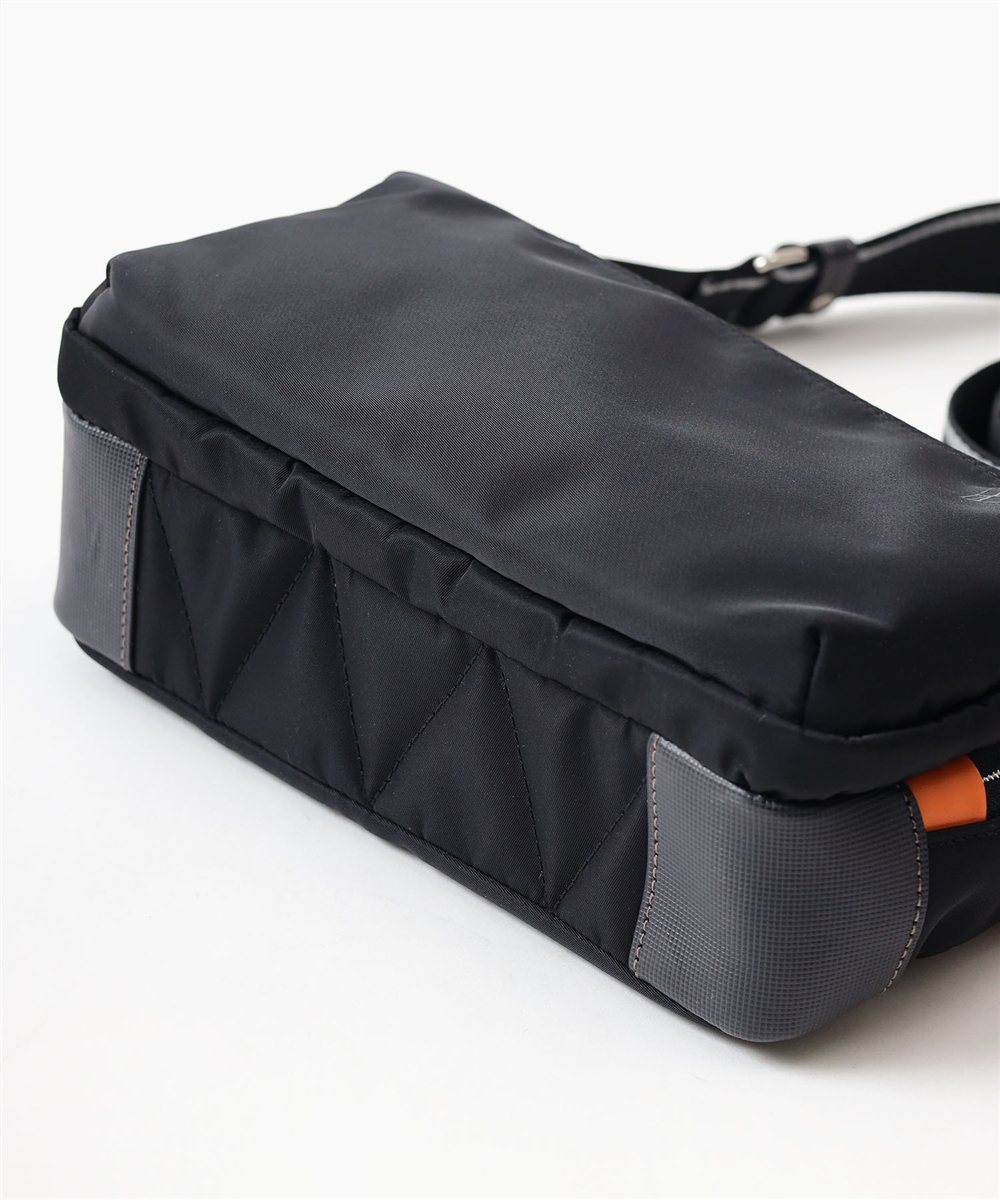 イズイット  フロント ミニショルダーバッグ