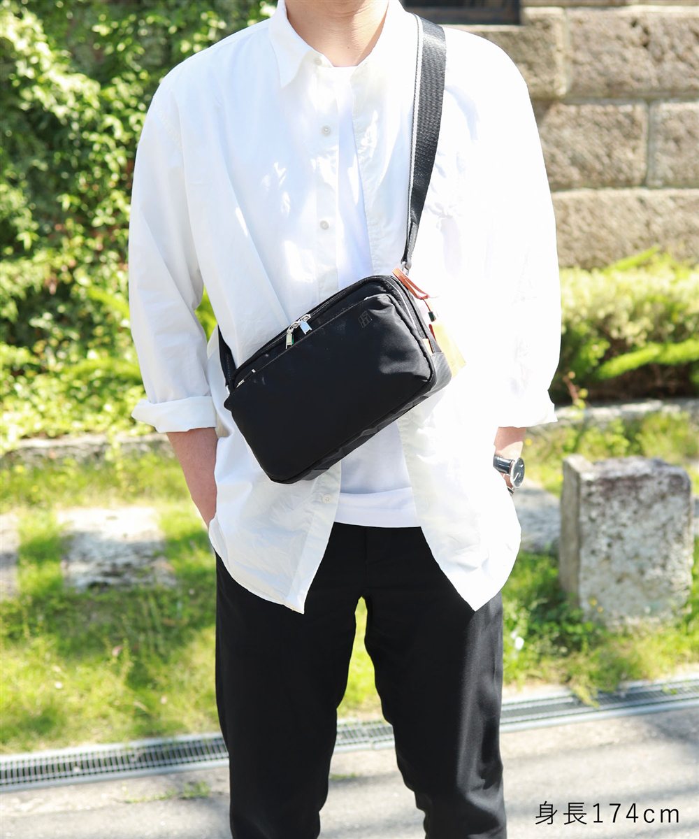 イズイット  フロント ミニショルダーバッグ