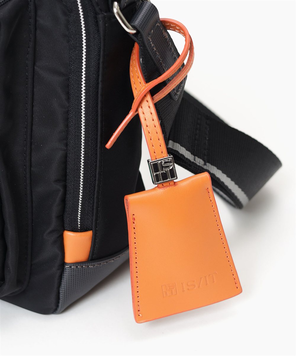 イズイット フロント ショルダーバッグ B5