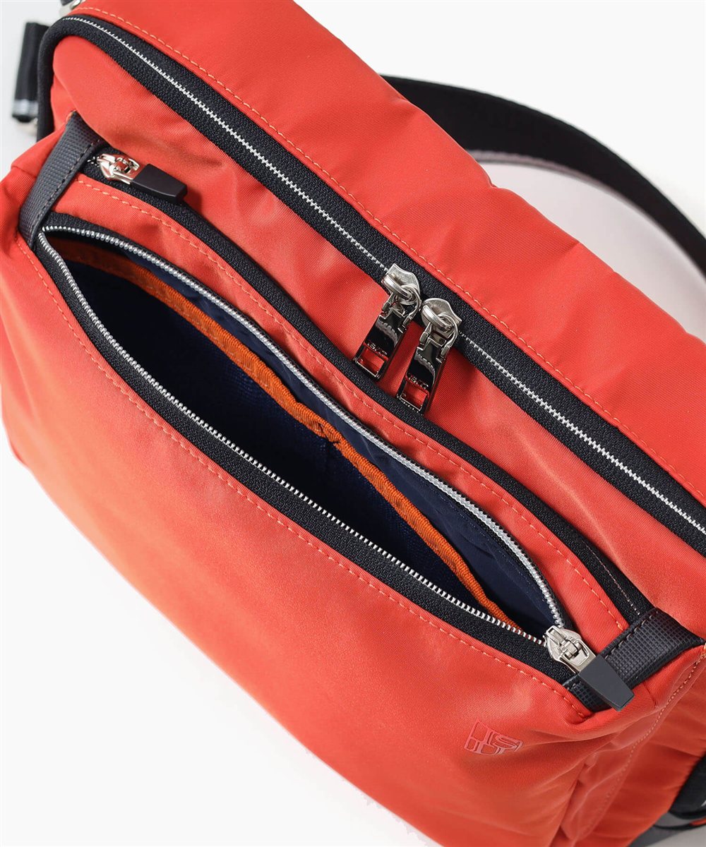 イズイット フロント ショルダーバッグ B5