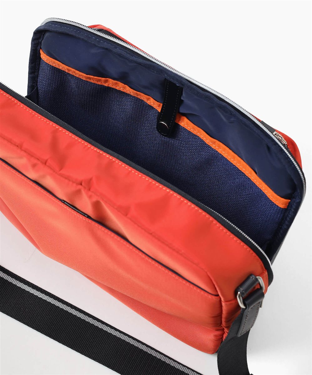 イズイット フロント ショルダーバッグ B5