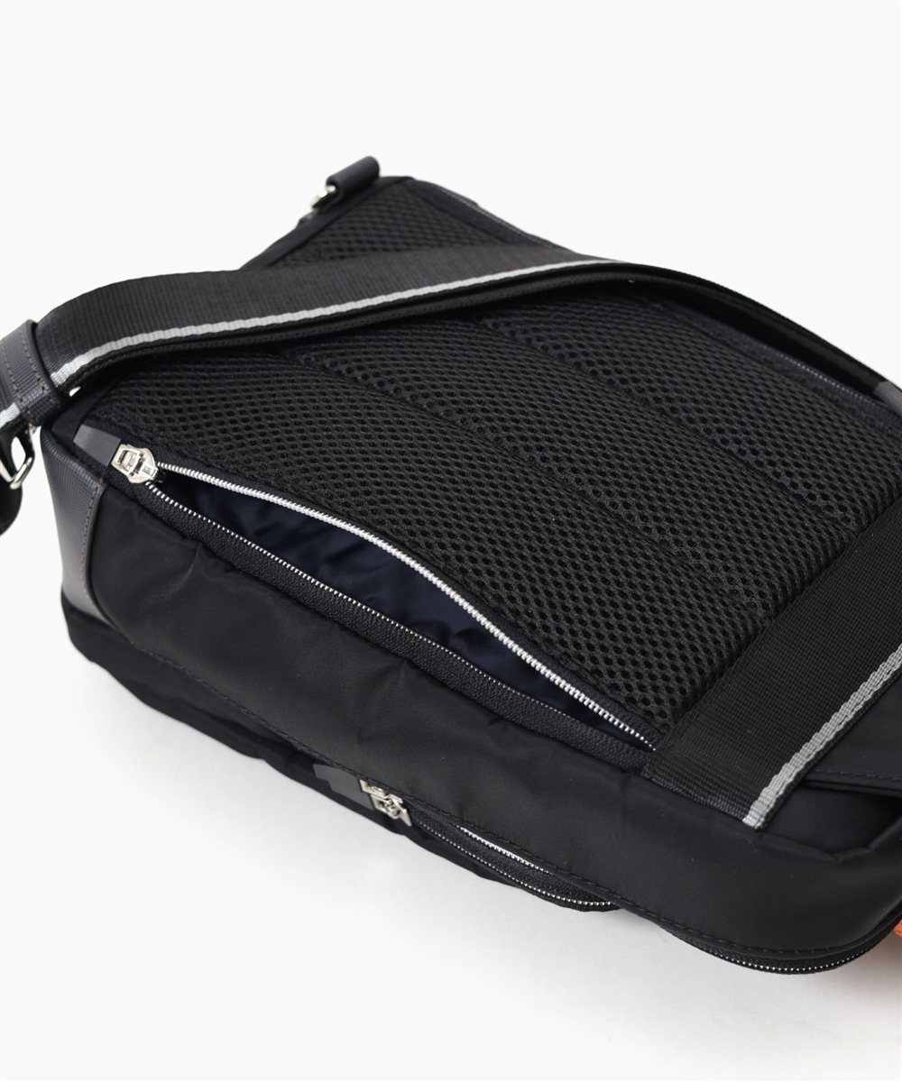 イズイット フロント ワンショルダーバッグ