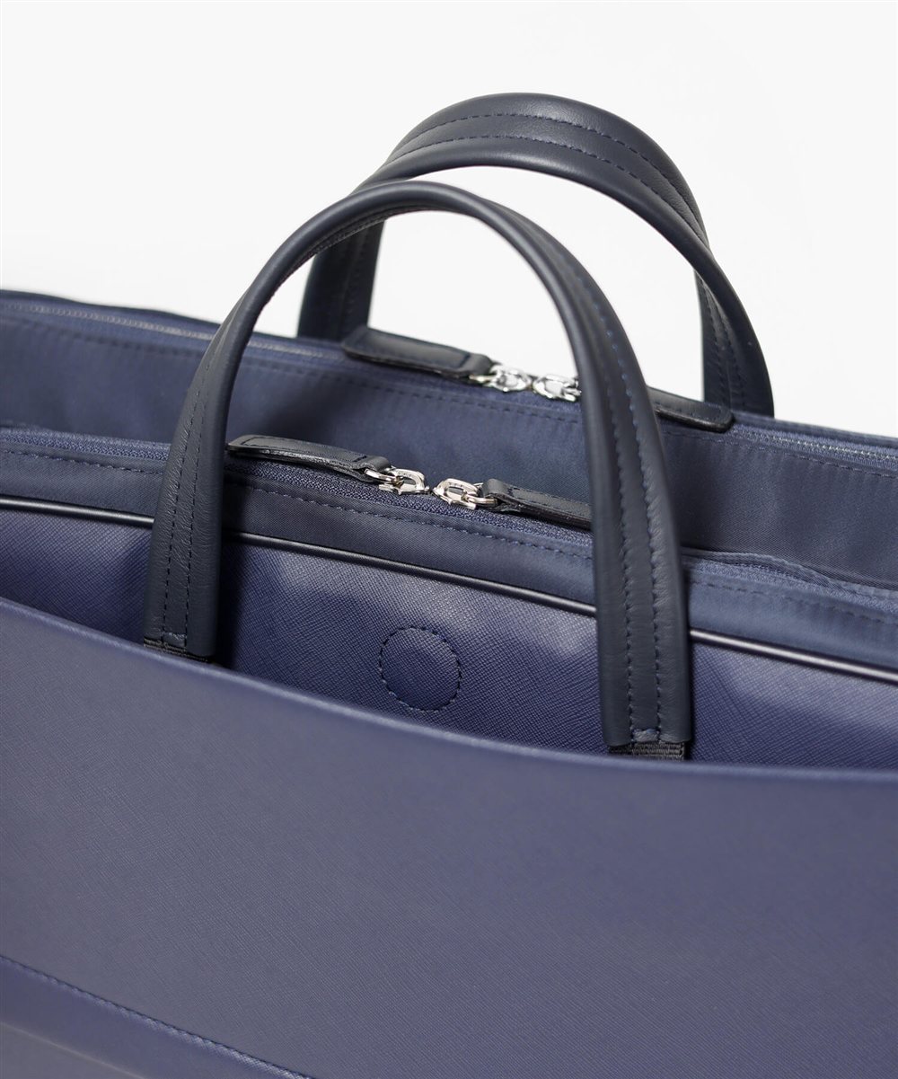 イズイット サフィールII ビジネスバッグ B4 3WAY Wルーム セットアップ対応 【2025年夏 / テレビ朝日水曜ドラマ使用商品】