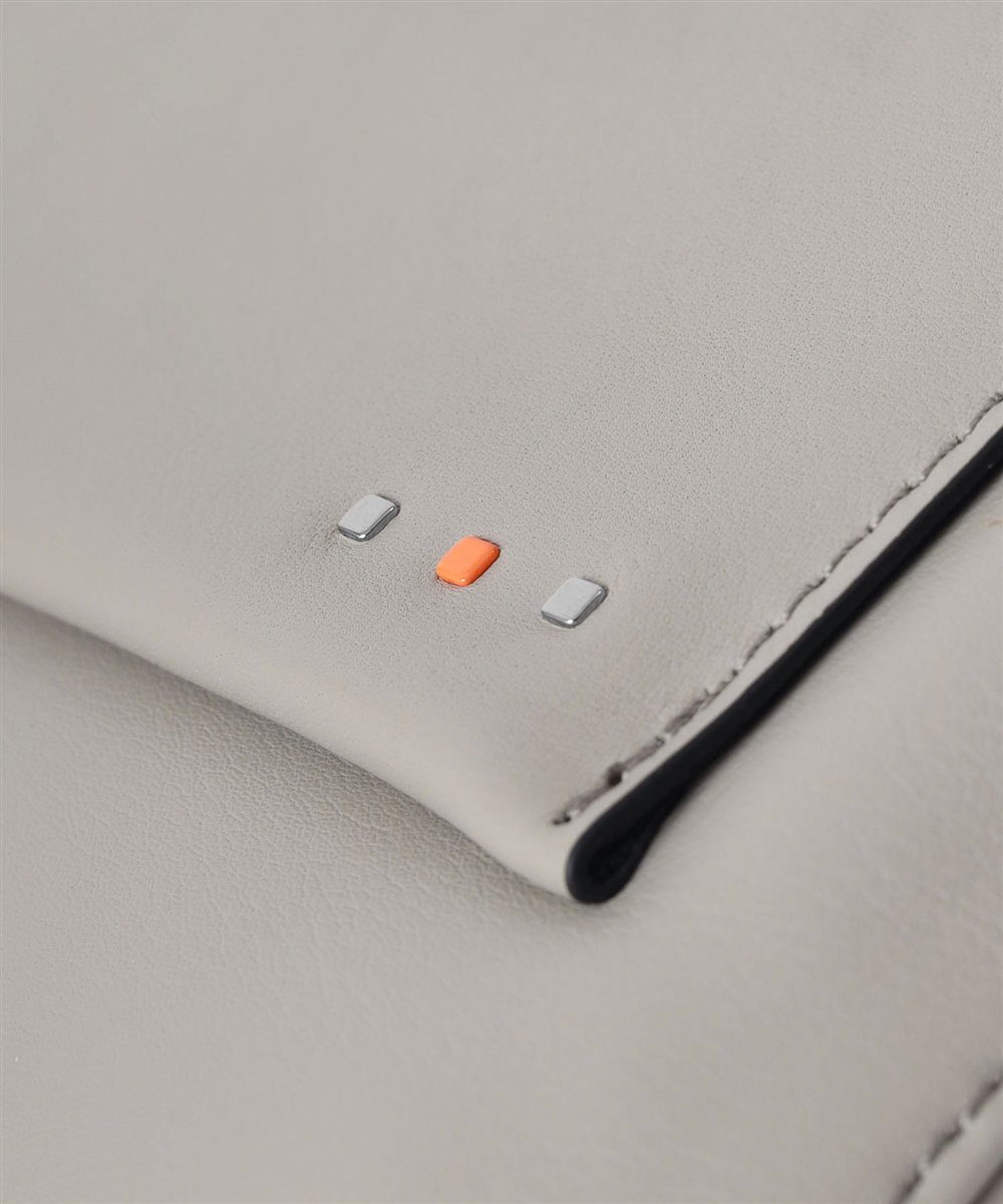 イズイット スペア レザークラッチ兼用ショルダーバッグ 2WAY