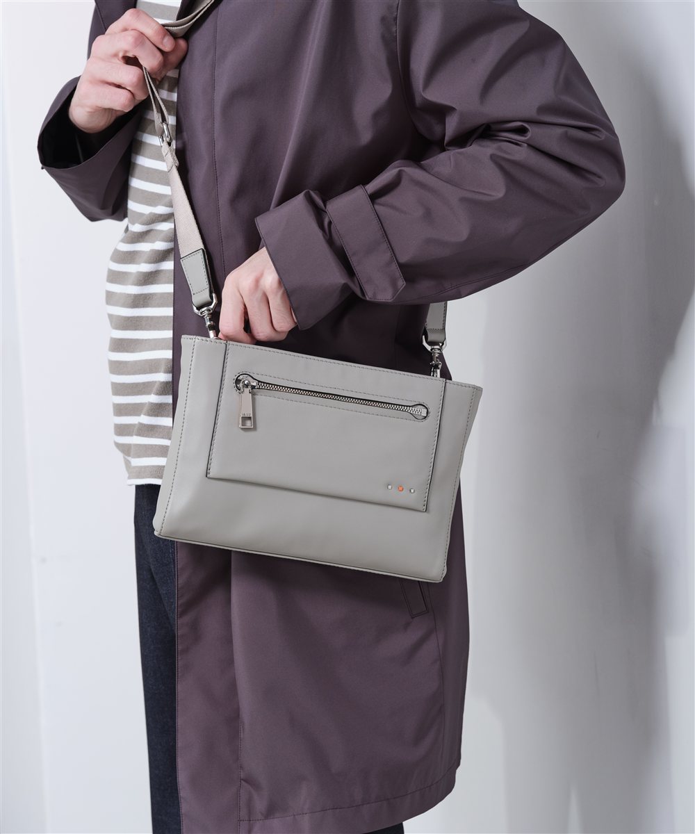 イズイット スペア レザークラッチ兼用ショルダーバッグ 2WAY