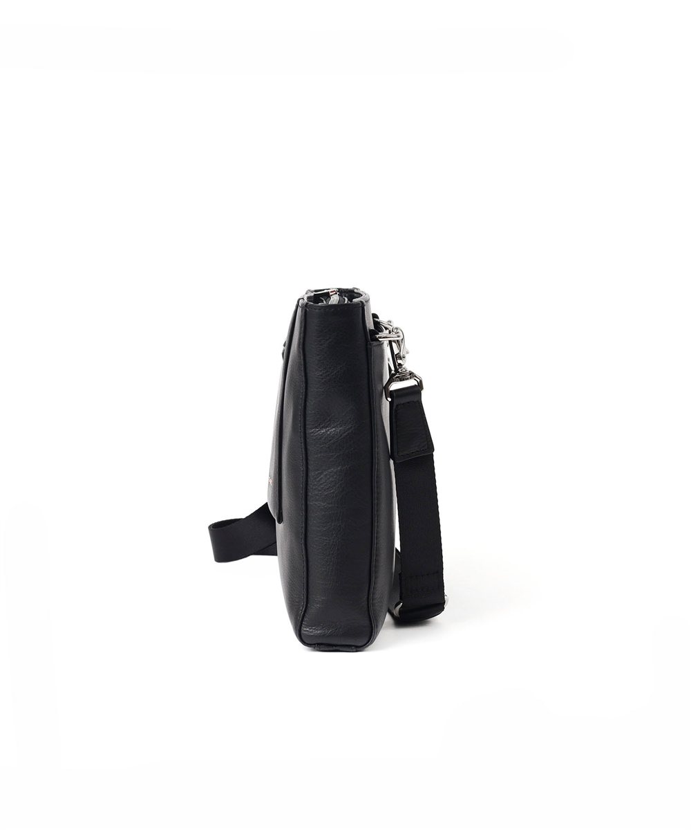 イズイット スペア レザークラッチ兼用ショルダーバッグ B5 2WAY