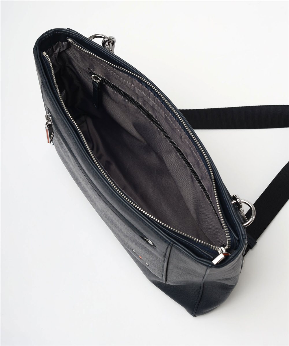 イズイット スペア レザークラッチ兼用ショルダーバッグ B5 2WAY