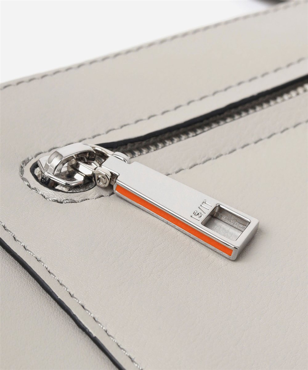 イズイット スペア レザークラッチ兼用ショルダーバッグ B5 2WAY