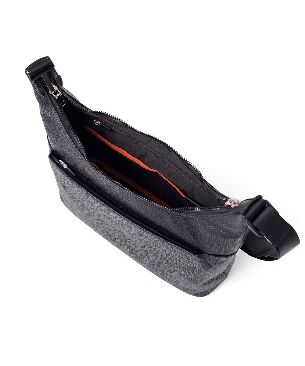 イズイット ショルン レザーショルダーバッグ B5【S26KE】