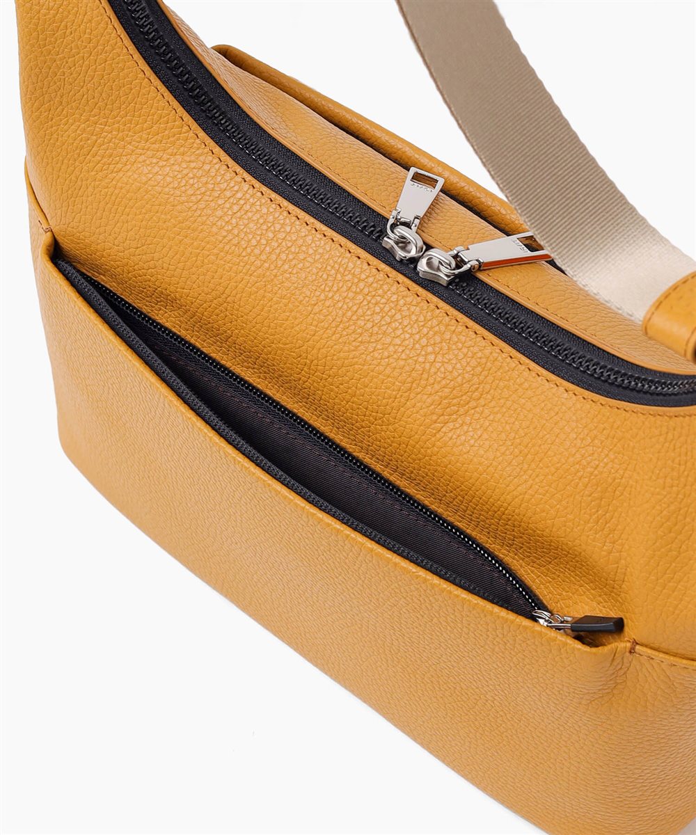 イズイット ショルン レザーショルダーバッグ B5【S26KE】