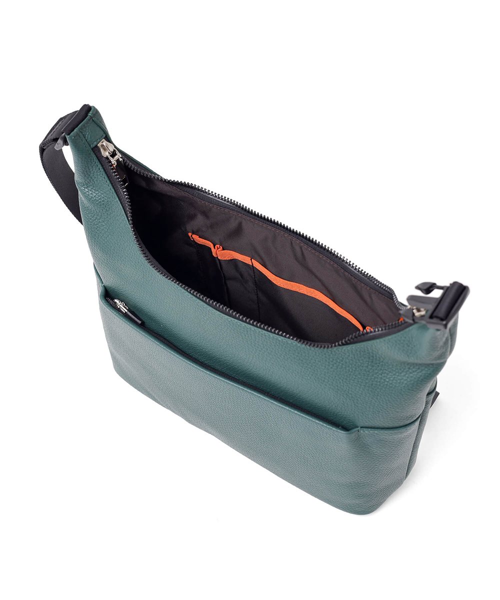 イズイット ショルン レザーショルダーバッグ B5【S26KE】