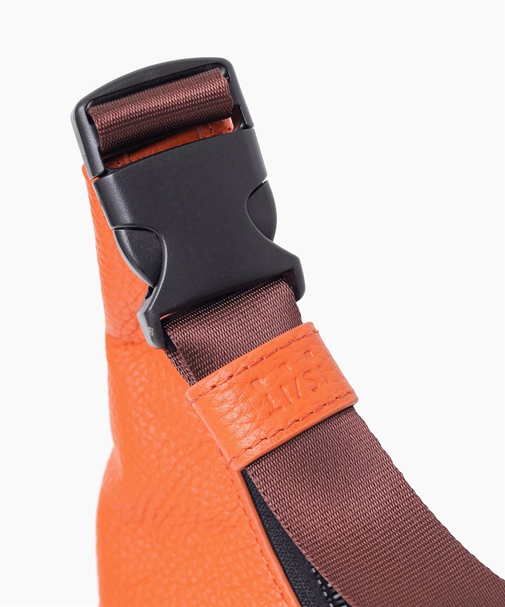 イズイット ショルン レザーショルダーバッグ B5【S26KE】