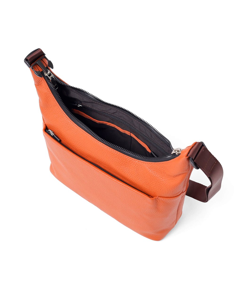 イズイット ショルン レザーショルダーバッグ B5【S26KE】