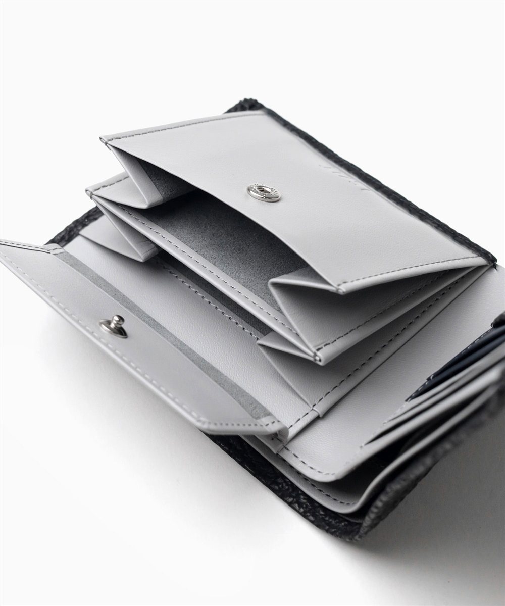 イズイット ブルーシャーク 二つ折り財布 カード段7