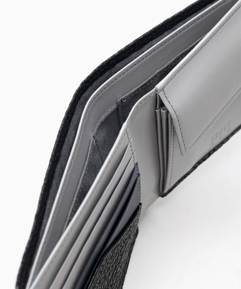 イズイット ブルーシャーク 二つ折り財布 カード段7