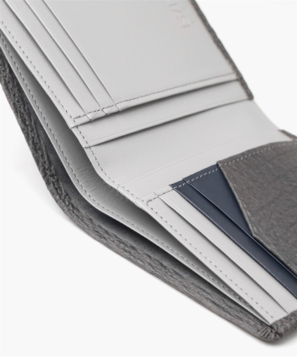 イズイット ブルーシャーク 純札 二つ折り財布 カード段7