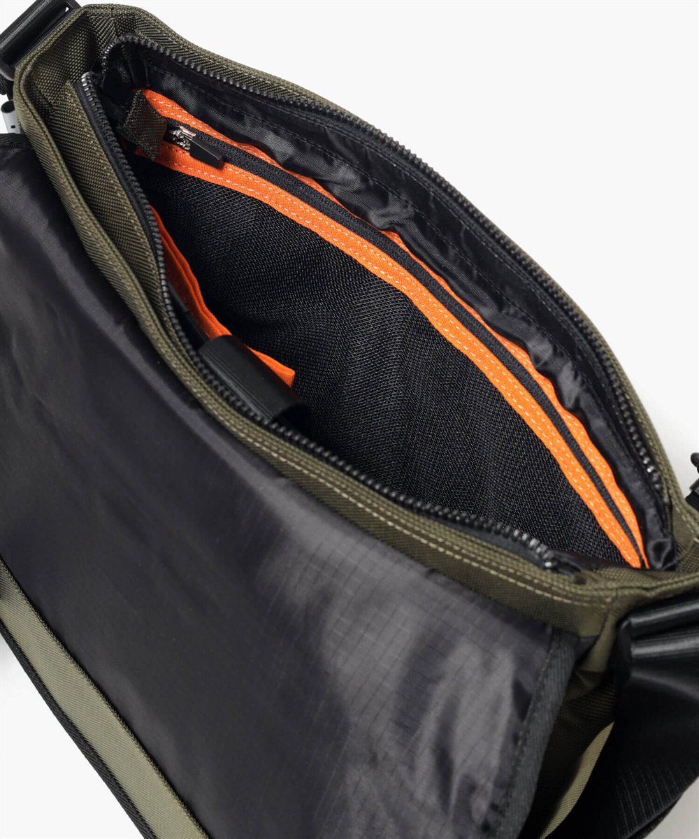 イズイット ミリスト メッセンジャーバッグ B5