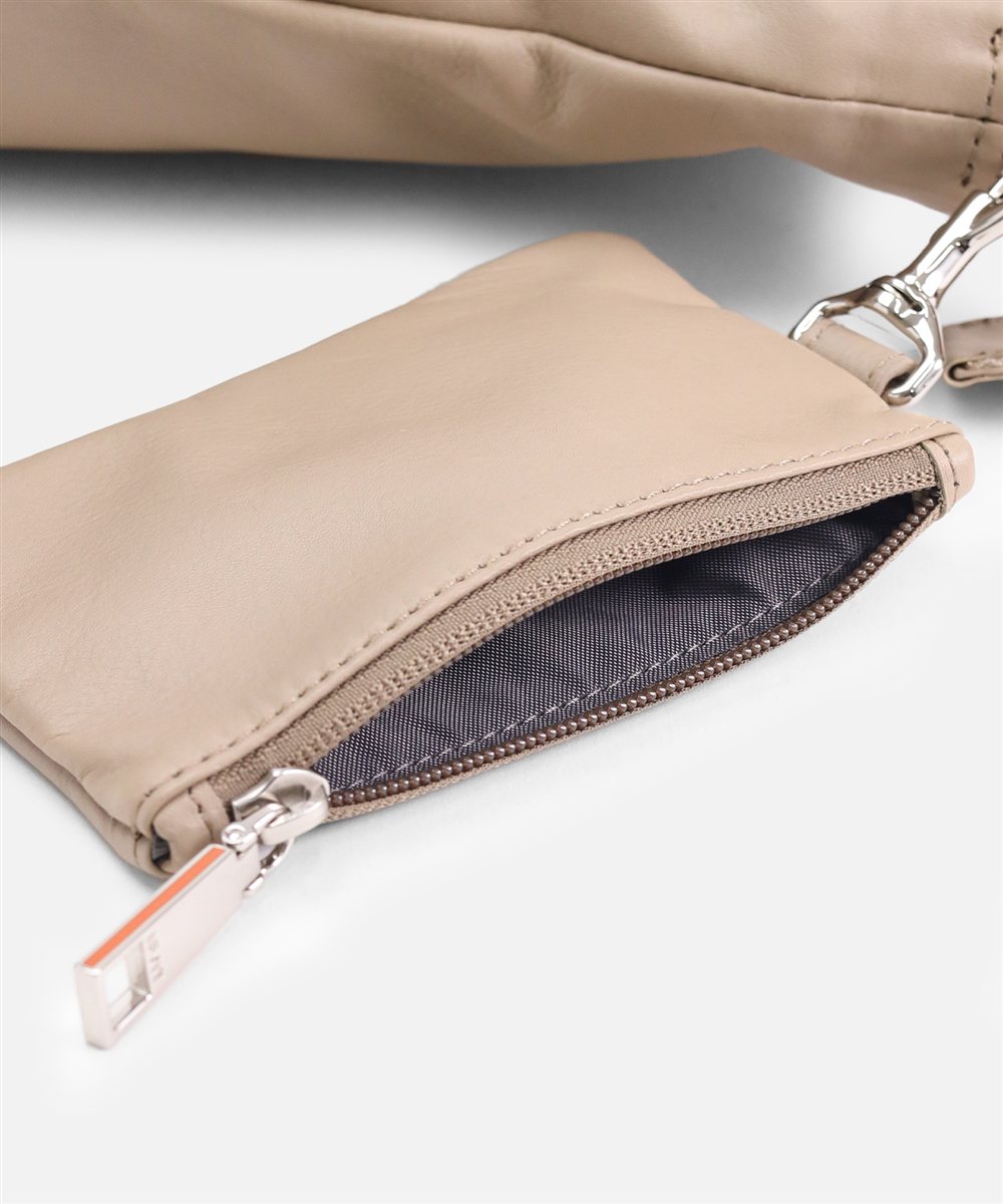 イズイット ディッシュ レザートートバッグ 2WAY B4