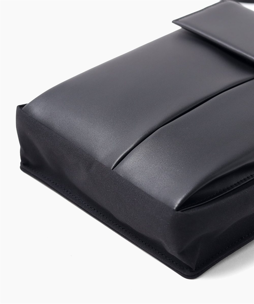 イズイット ミニット ミニショルダーバッグ