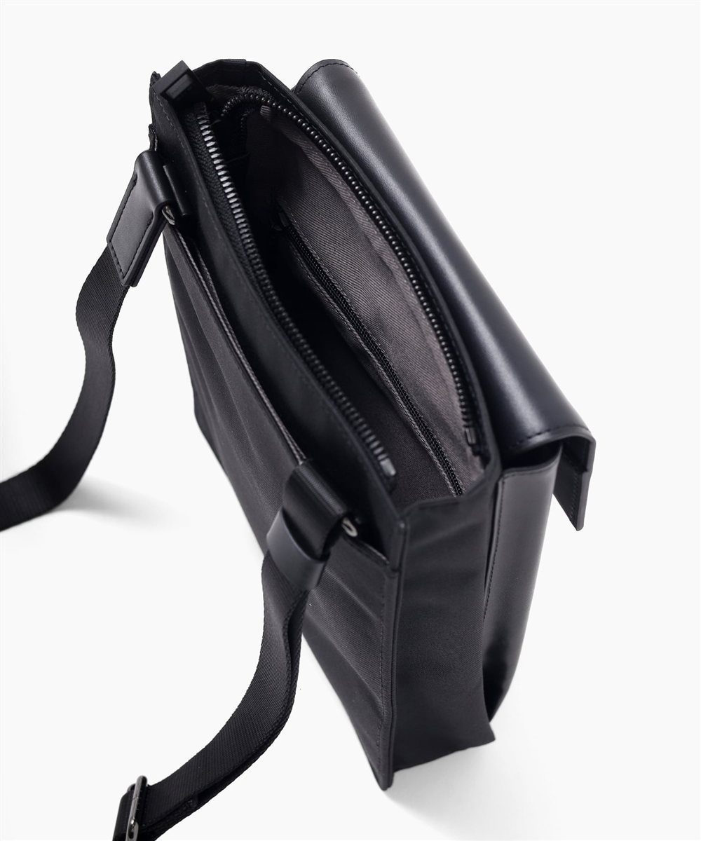 イズイット ミニット ミニショルダーバッグ