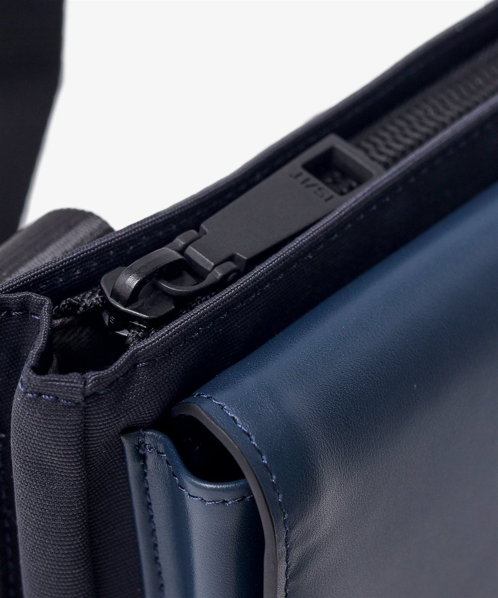 イズイット ミニット ミニショルダーバッグ