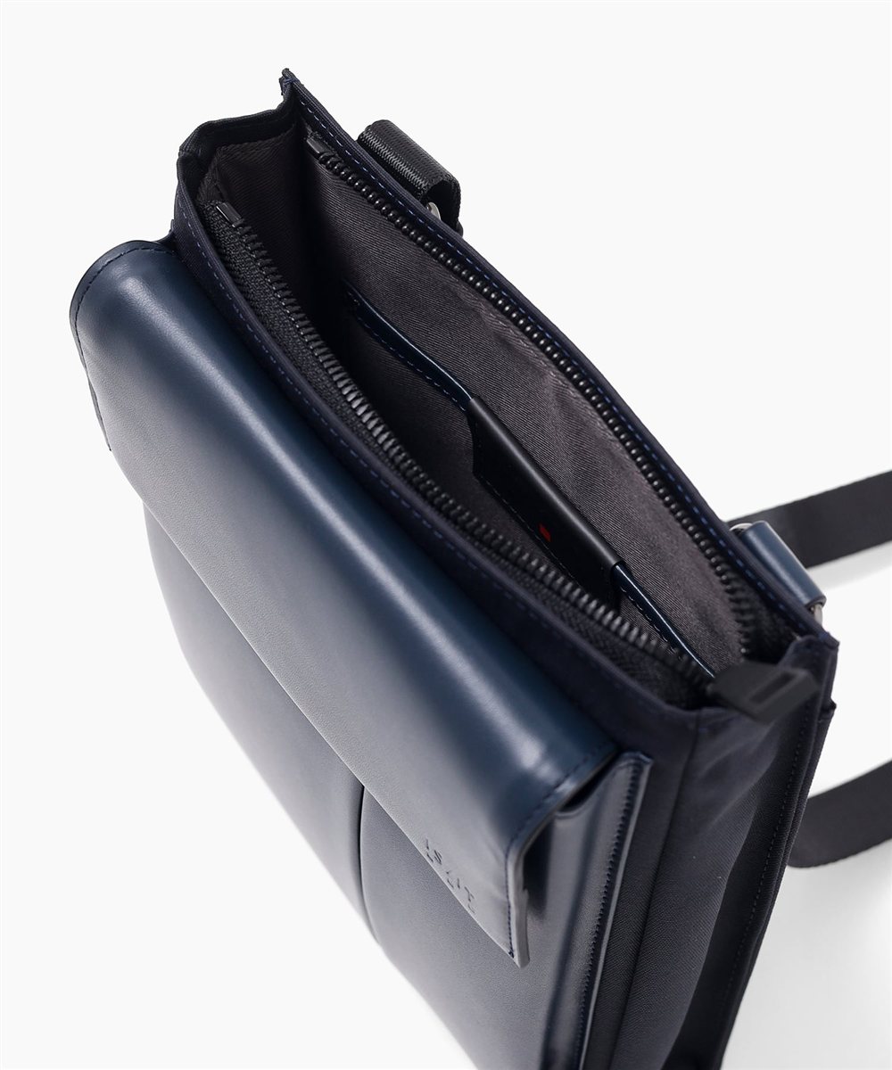 イズイット ミニット ミニショルダーバッグ