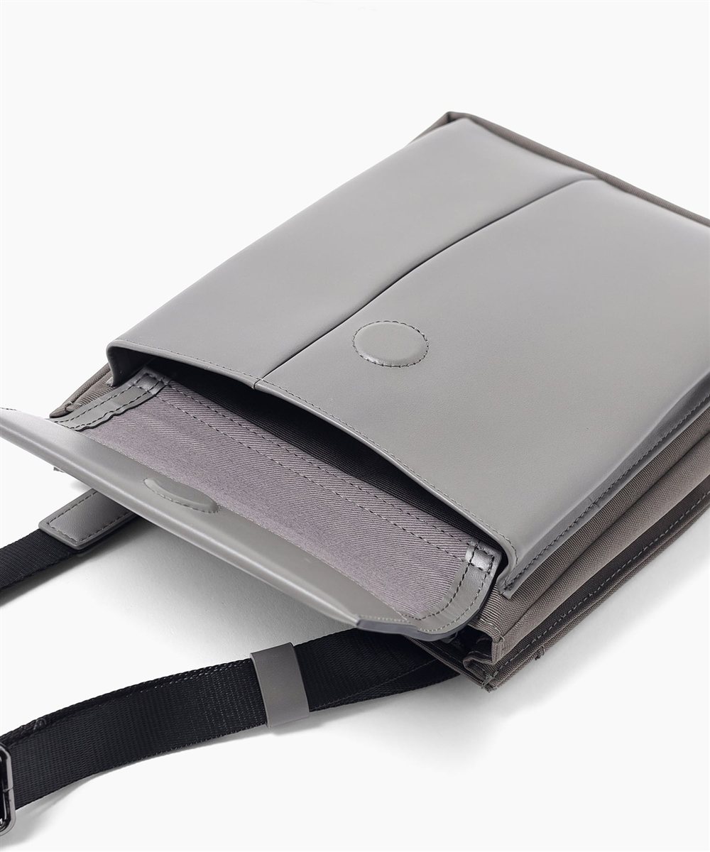 イズイット ミニット ミニショルダーバッグ