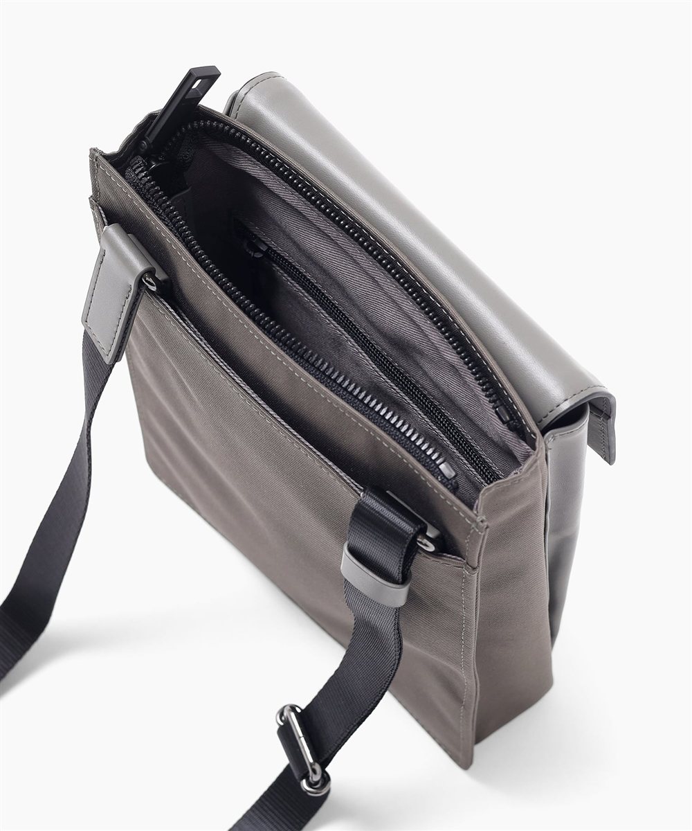 イズイット ミニット ミニショルダーバッグ