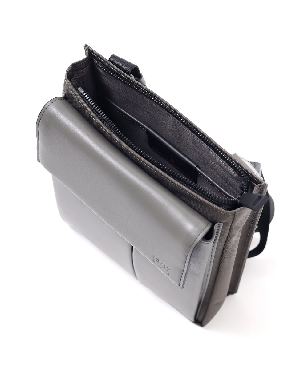 イズイット ミニット ミニショルダーバッグ