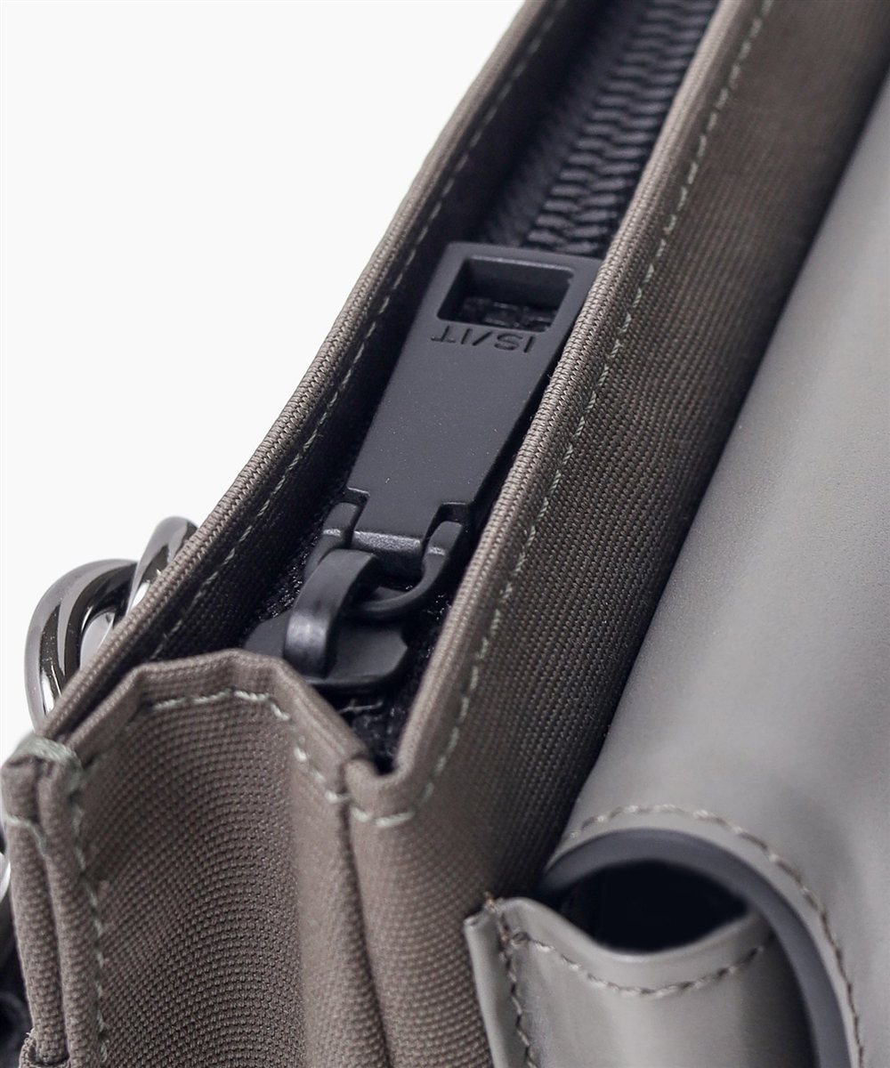 イズイット ミニット クラッチ兼用ショルダーバッグ