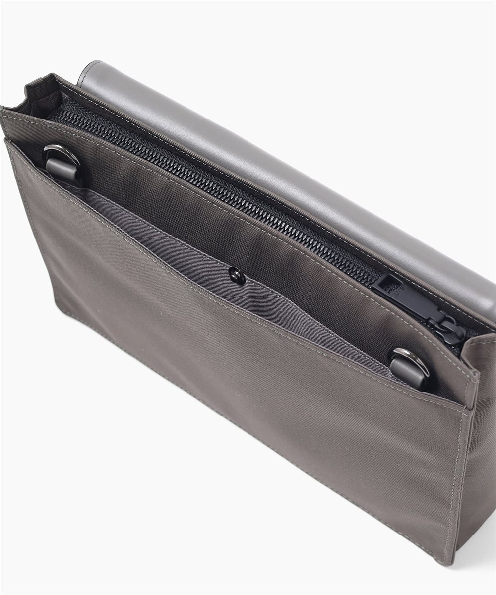 イズイット ミニット クラッチ兼用ショルダーバッグ