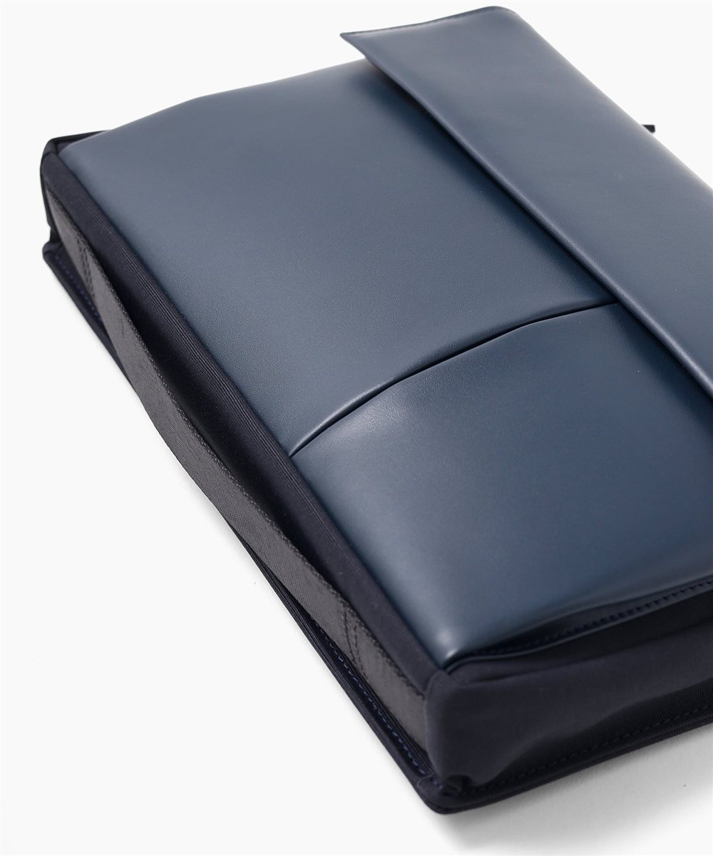 イズイット ミニット クラッチ兼用ショルダーバッグ