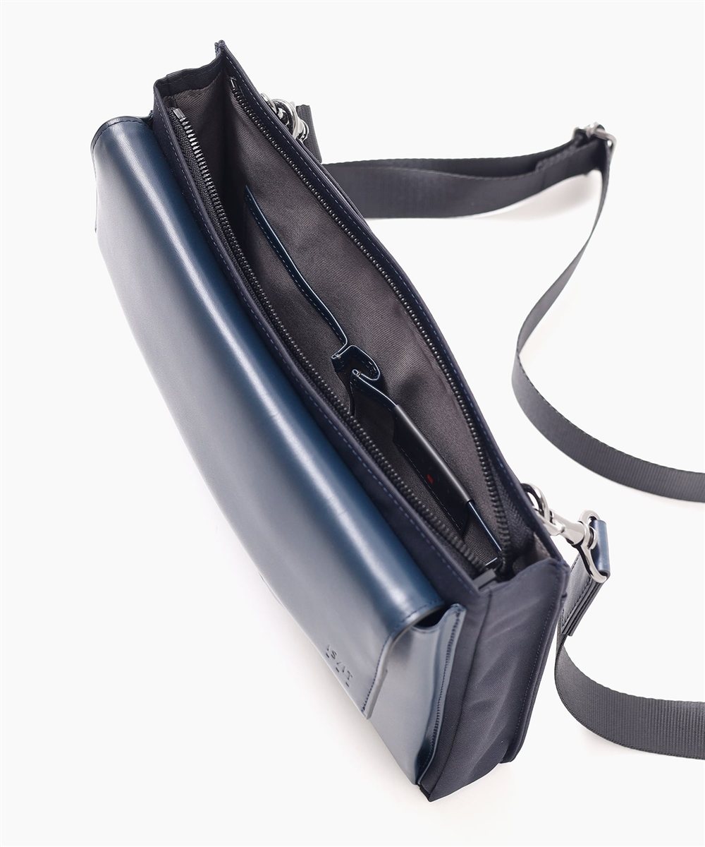 イズイット ミニット クラッチ兼用ショルダーバッグ