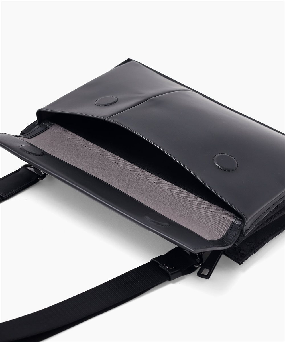 イズイット ミニット クラッチ兼用ショルダーバッグ