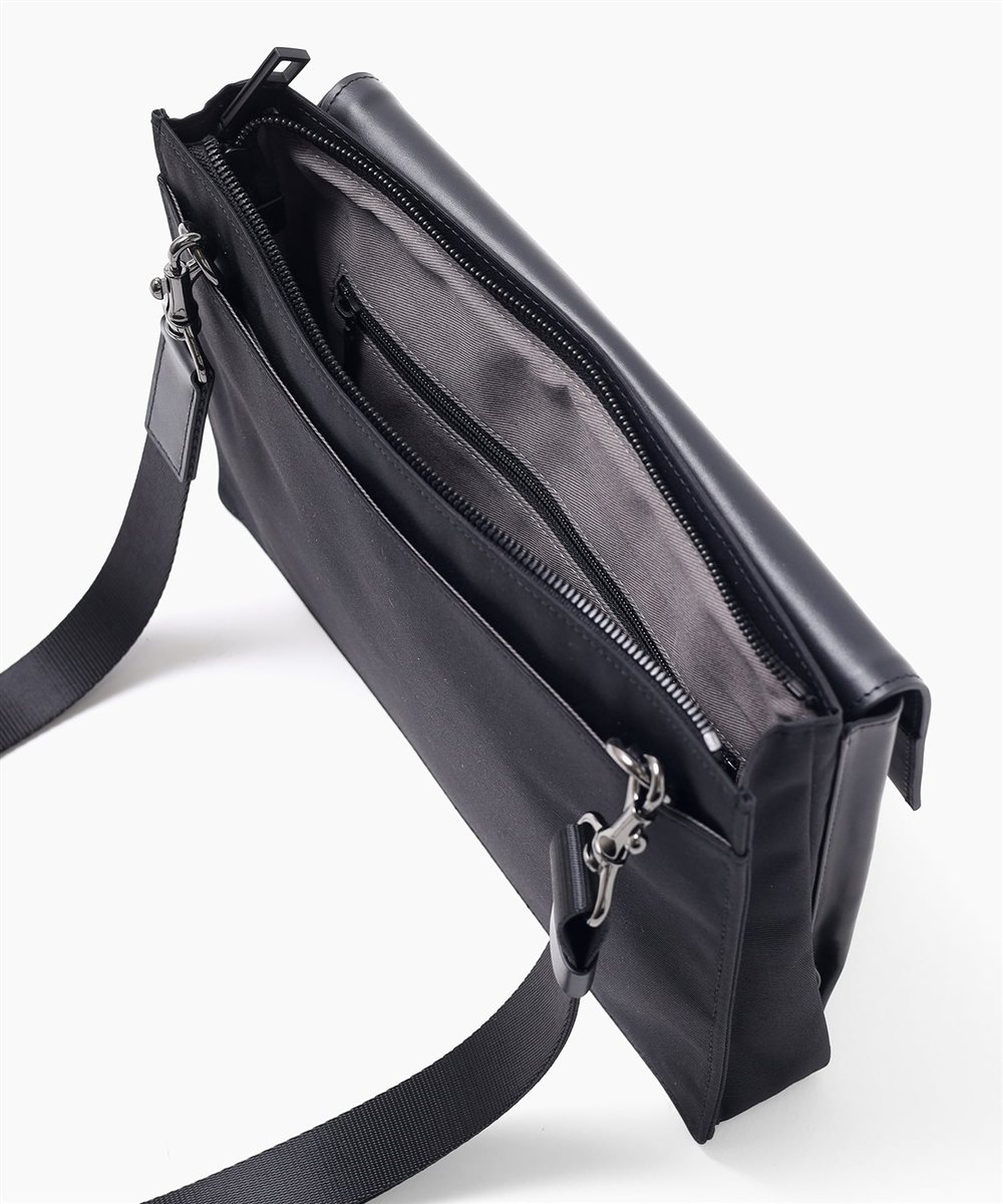 イズイット ミニット クラッチ兼用ショルダーバッグ