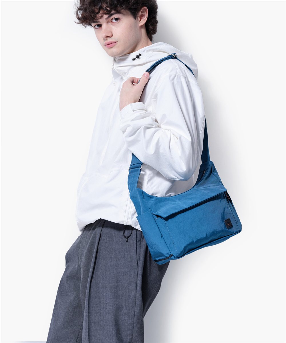 イズイット ケルプ ショルダーバッグ