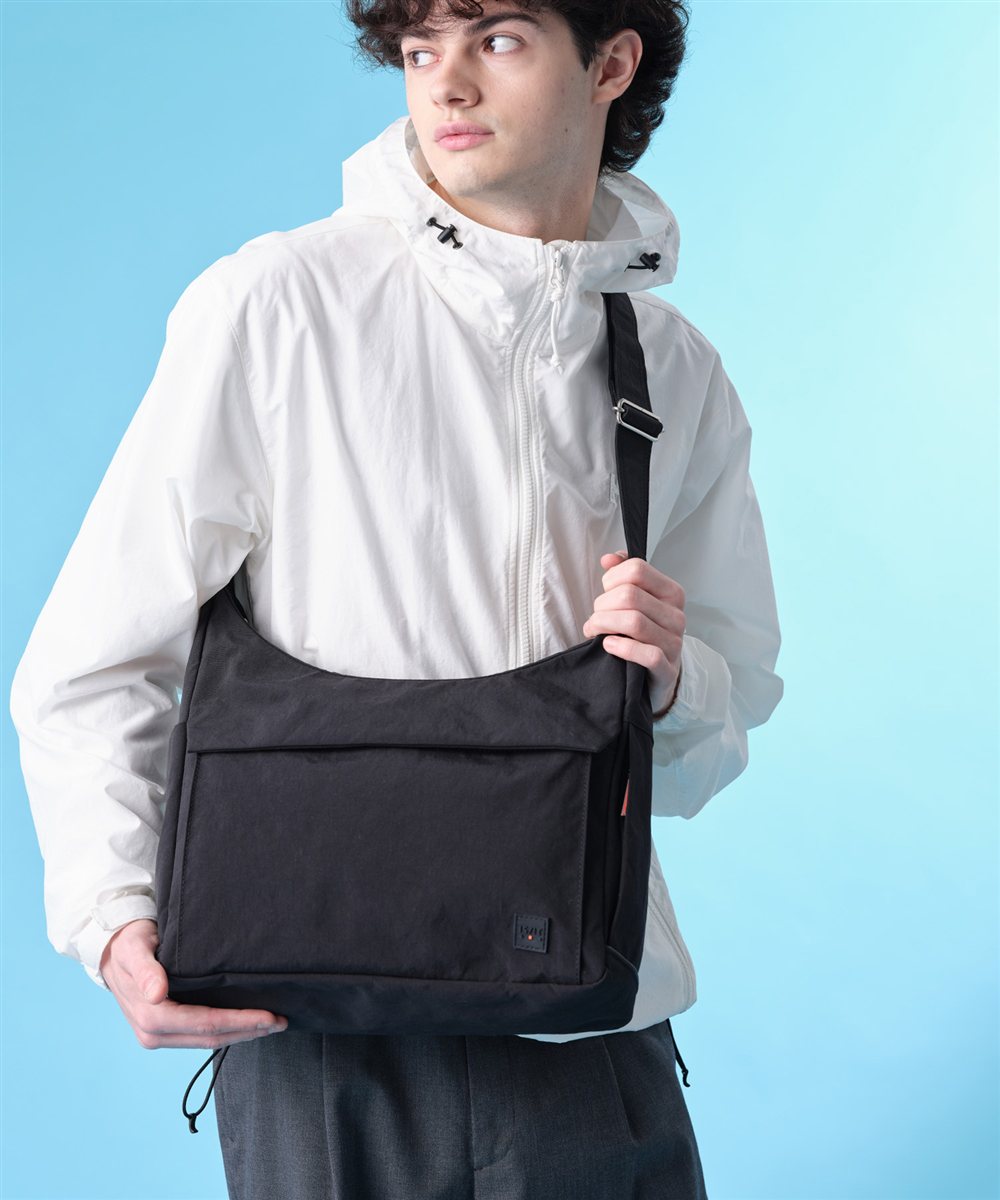 イズイット ケルプ ショルダーバッグ A4