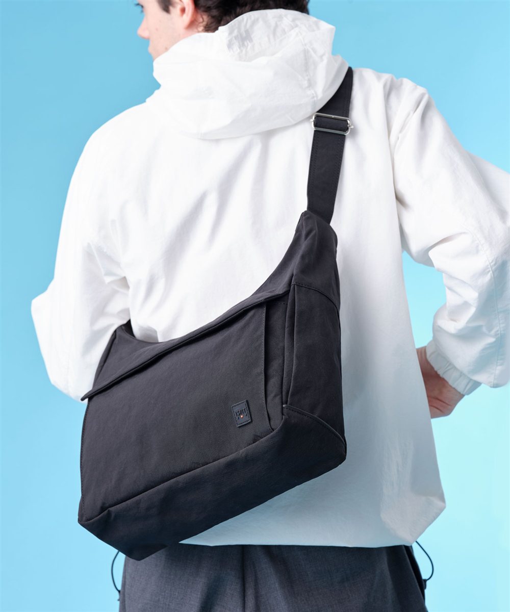 イズイット ケルプ ショルダーバッグ A4