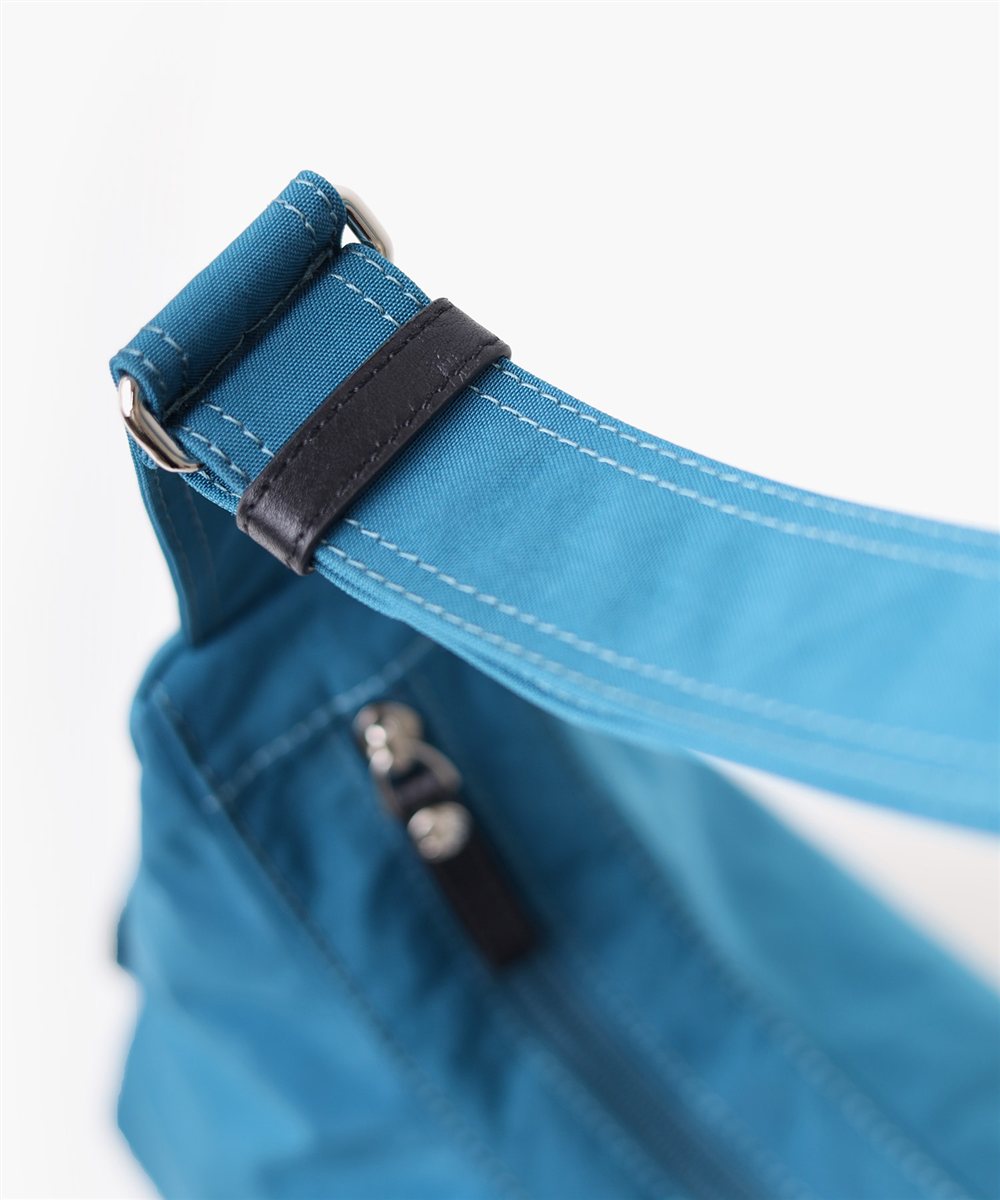 イズイット ケルプ ショルダーバッグ A4