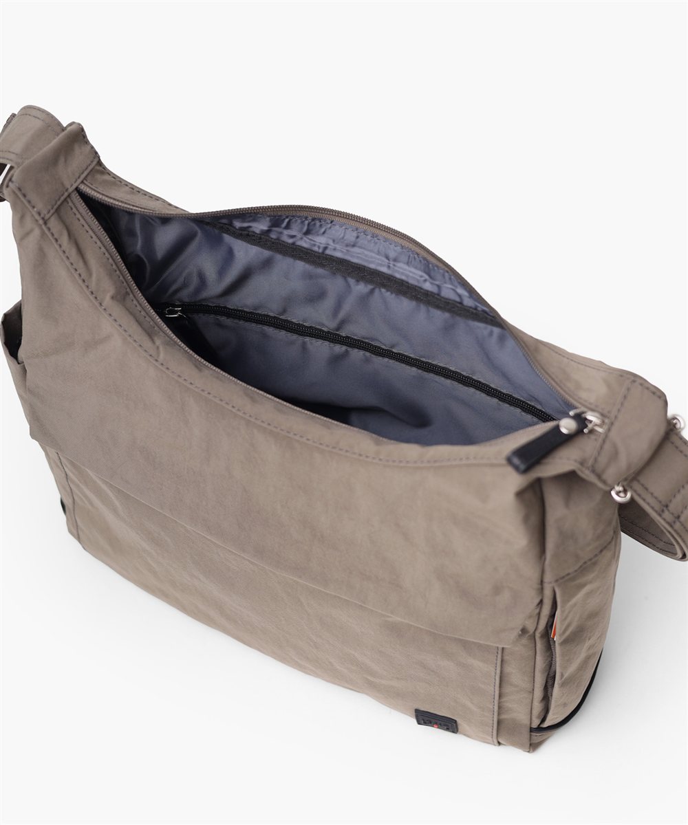 イズイット ケルプ ショルダーバッグ A4